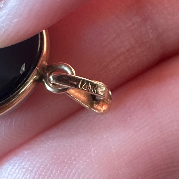 14k Gold Cameo Pendant Praying Angel - Picture 3 of 5